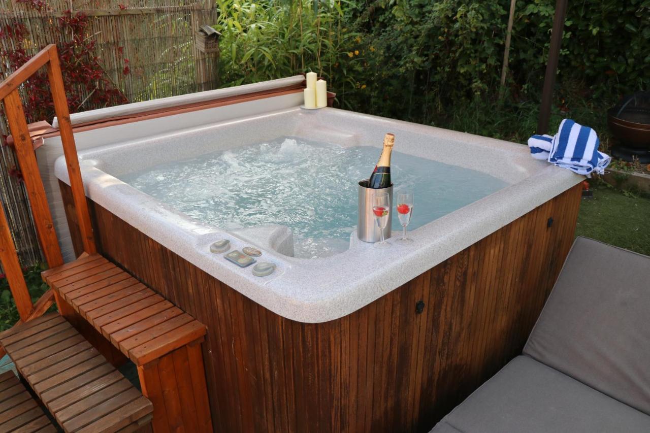 Holiday home Palm 1 Park With Hot Tub *