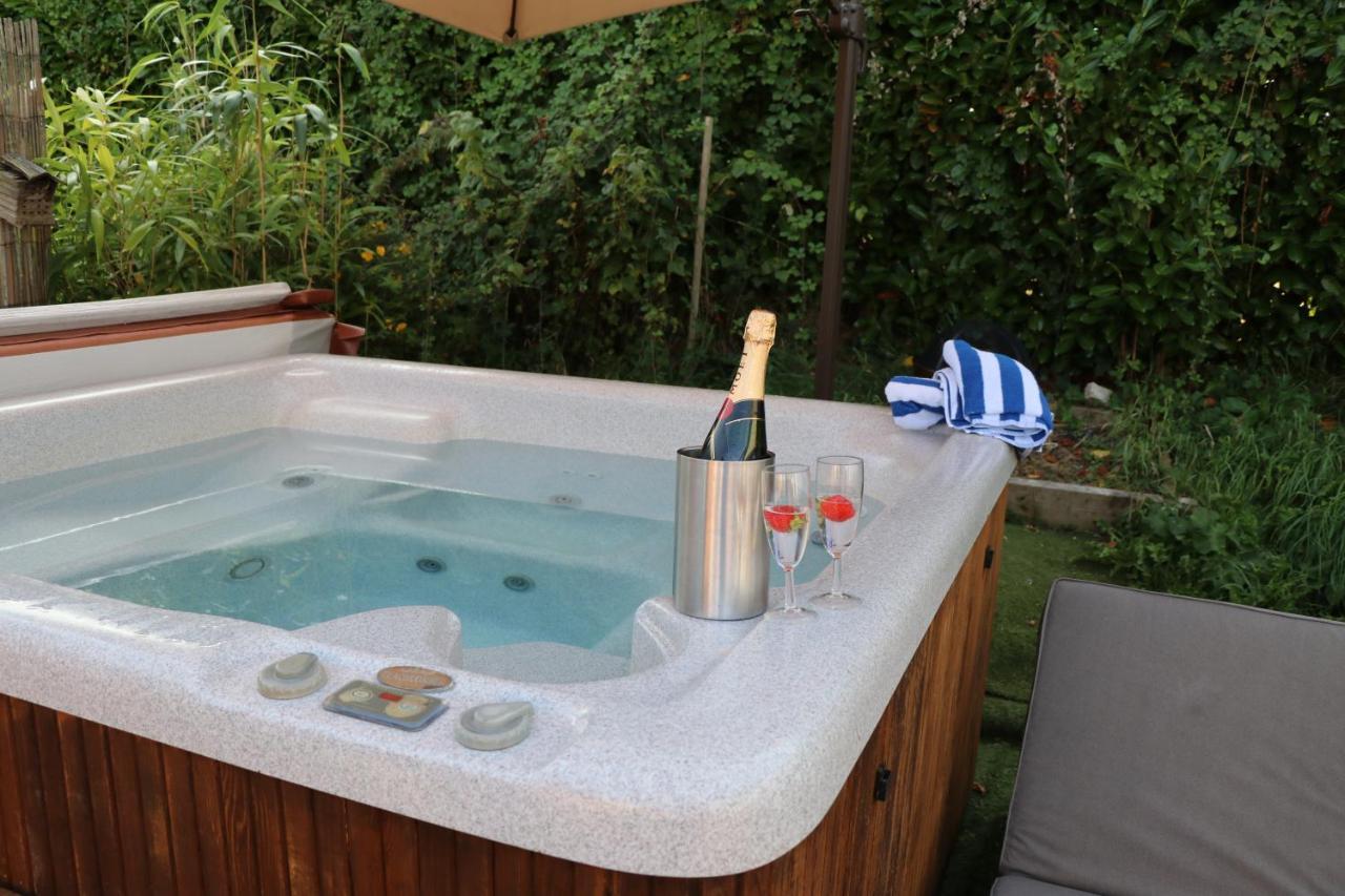 Palm 1 Park With Hot Tub Holiday home Swanage